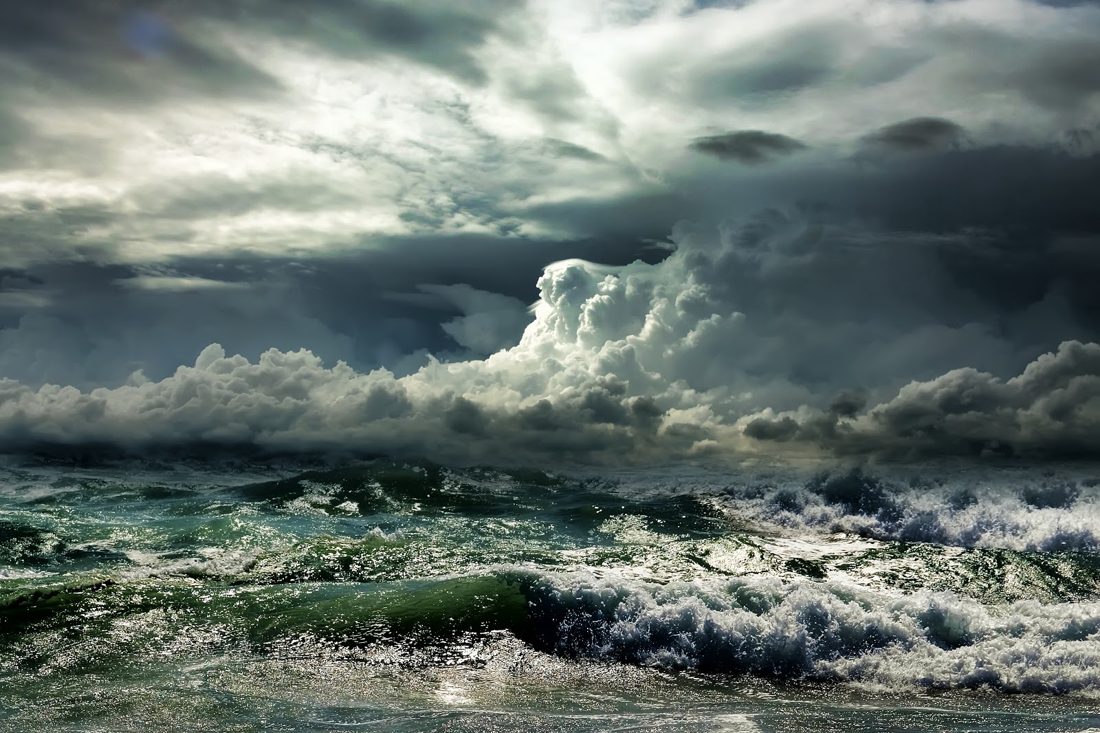 Про море шторм. Энди Симмонс пейзаж море шторм. Атлантический океан шторм. Бушующее море. Шторм в океане.